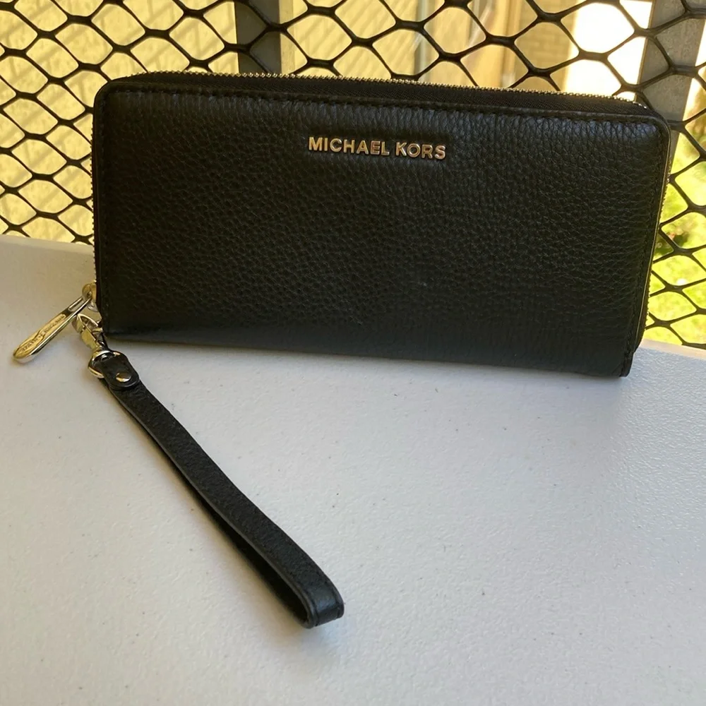 Michael Kors Black Pebbled Leather Large Zipper Wallet Wristlet Silver Hardware